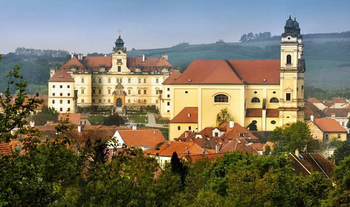 Schloss und Kirche Mariä Himmelfahrt in Valtice (CZ)